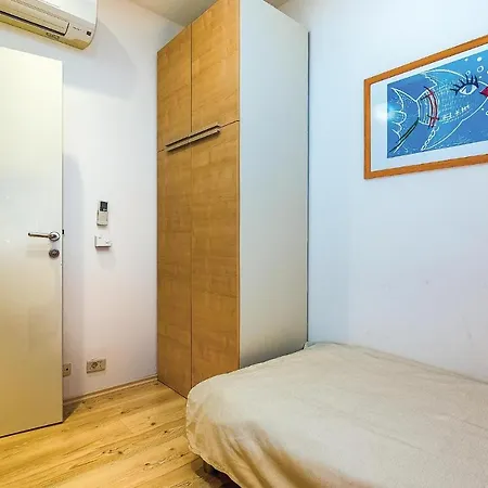 Stunning In With Sauna, 3 Bedrooms And Wifi Apartment Novi Vinodolski