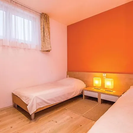 Apartment Stunning In With Sauna, 3 Bedrooms And Wifi Novi Vinodolski